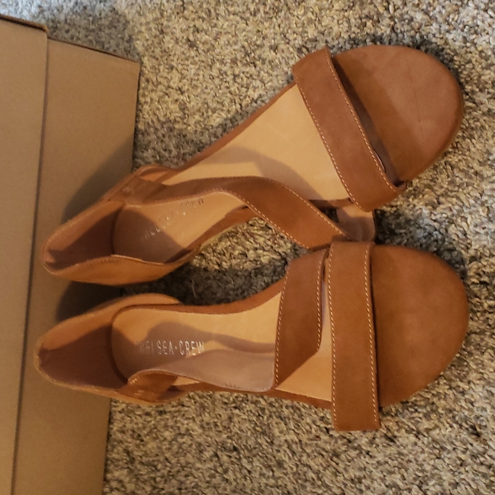 Brand New Chelsea Crew Sandals size 9